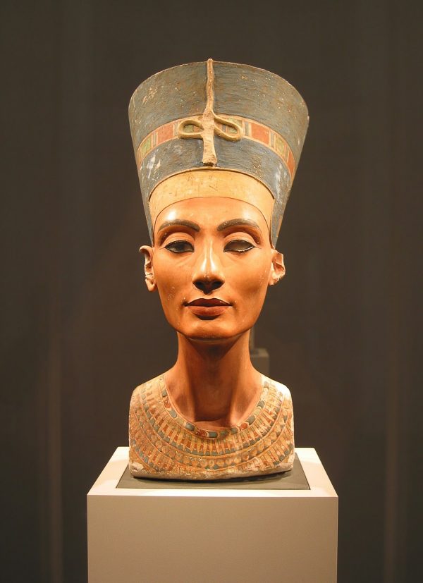 What are the characteristics of Egyptian fashion?